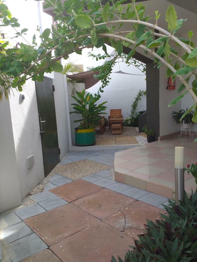 Karls Guesthouse Cotonou Eksteriør billede